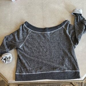 Gray Off-the-Shoulder Sweater xl crop
